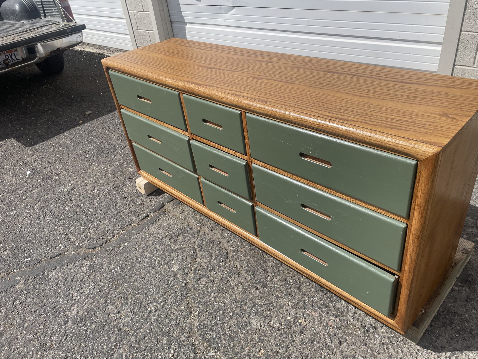 DRESSER 9 DRAWERS