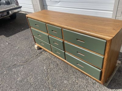 DRESSER 9 DRAWERS