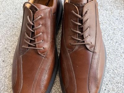 ECCO Men's Brown Leather Golf Shoes - Spiked Sole - Size 11M US
