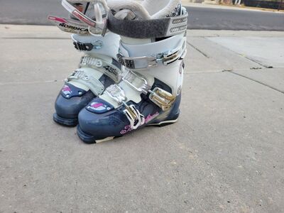 ladies fire arrow ski boots 26-26.5 W9-9.5