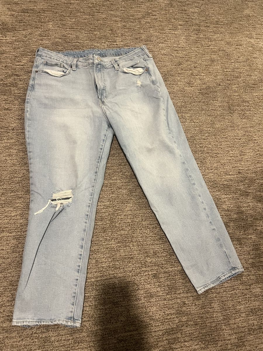 Old Navy Women's Straight Light Wash Distressed Jeans Size 18