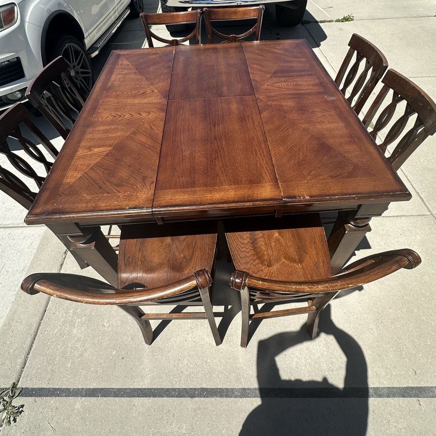 Dining table and 8 chairs