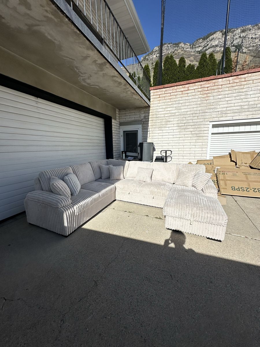 Brand New U-Shaped Pull Out Sectional Sofa w/ Storage Chaise + Pillows