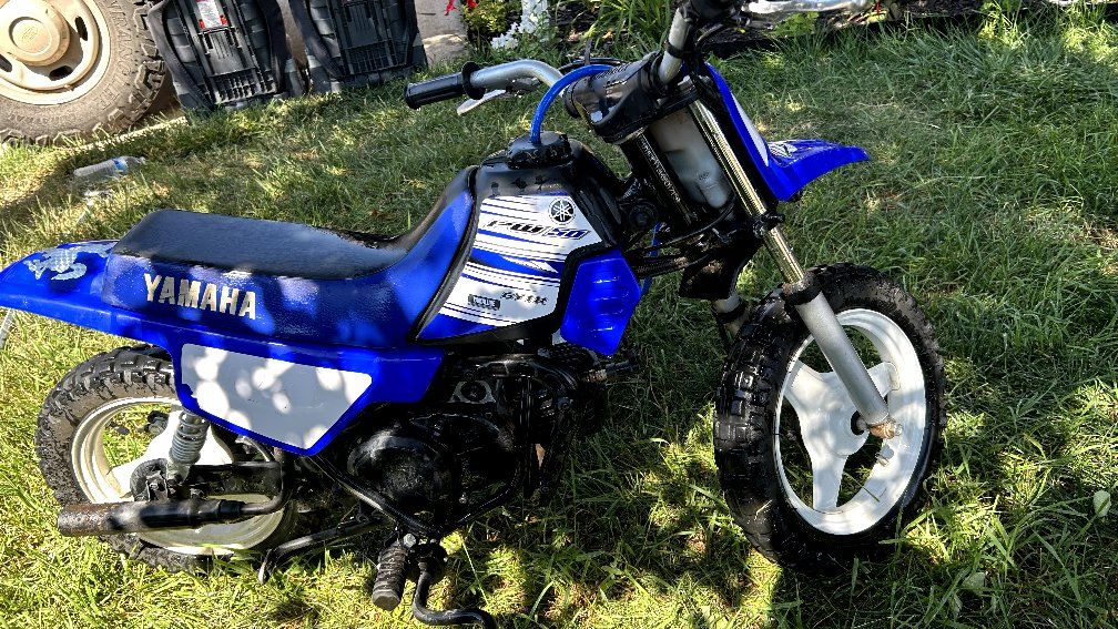 Yamaha PW50 Youth Dirt Bike with Training Wheels  title in hand