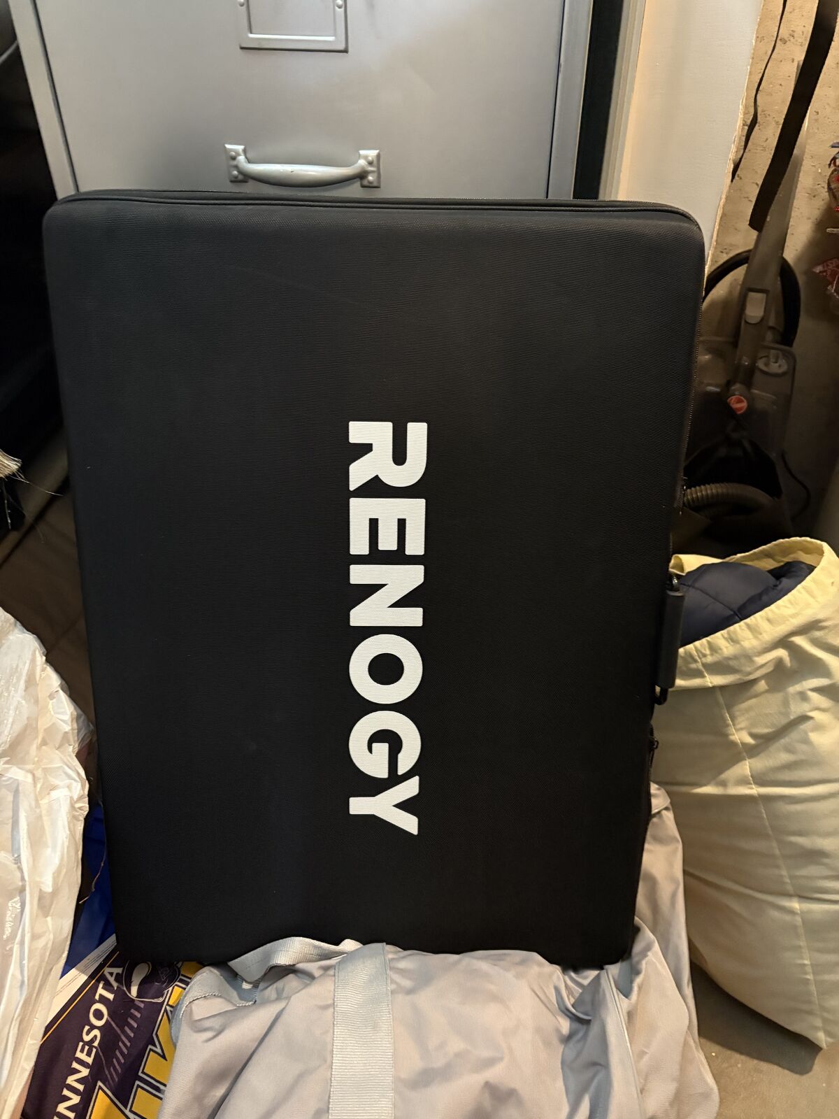 Renogy (solar suitcase)
