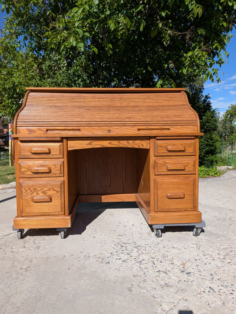 Vintage roll rop desk