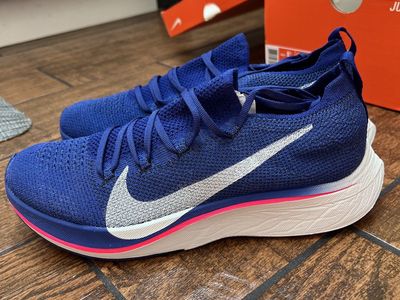 Nike Vaporfly 4% M8.5/W10 NWT