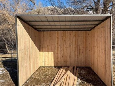 Loafing Sheds And feeders And Etc