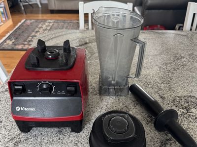 Red Vitamix VM0102D