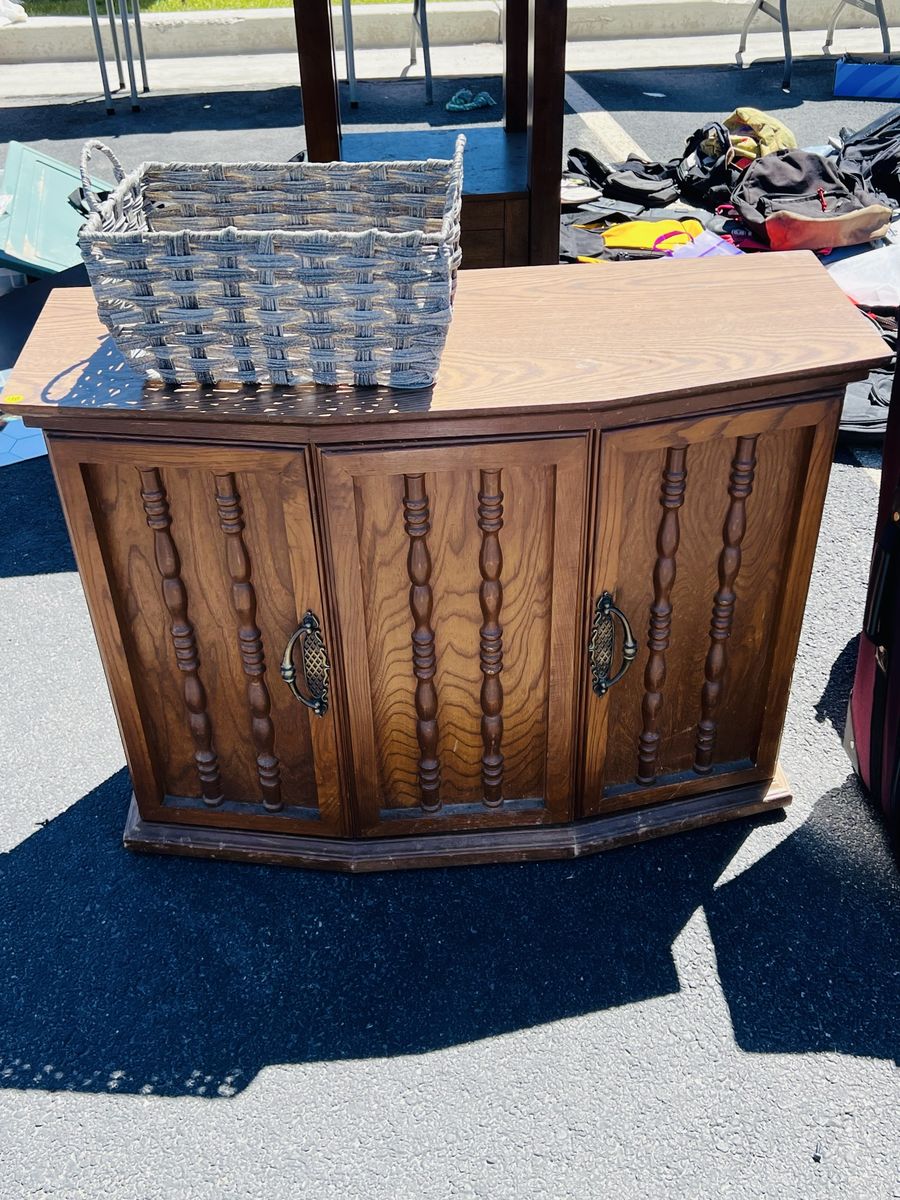 Bookshelf’s, tvs, chest of drawer’s, end table, kitchen table