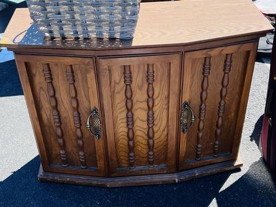 Bookshelf’s, tvs, chest of drawer’s, end table, kitchen table