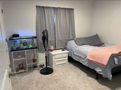 private bedroom w/shared bathroom for rent