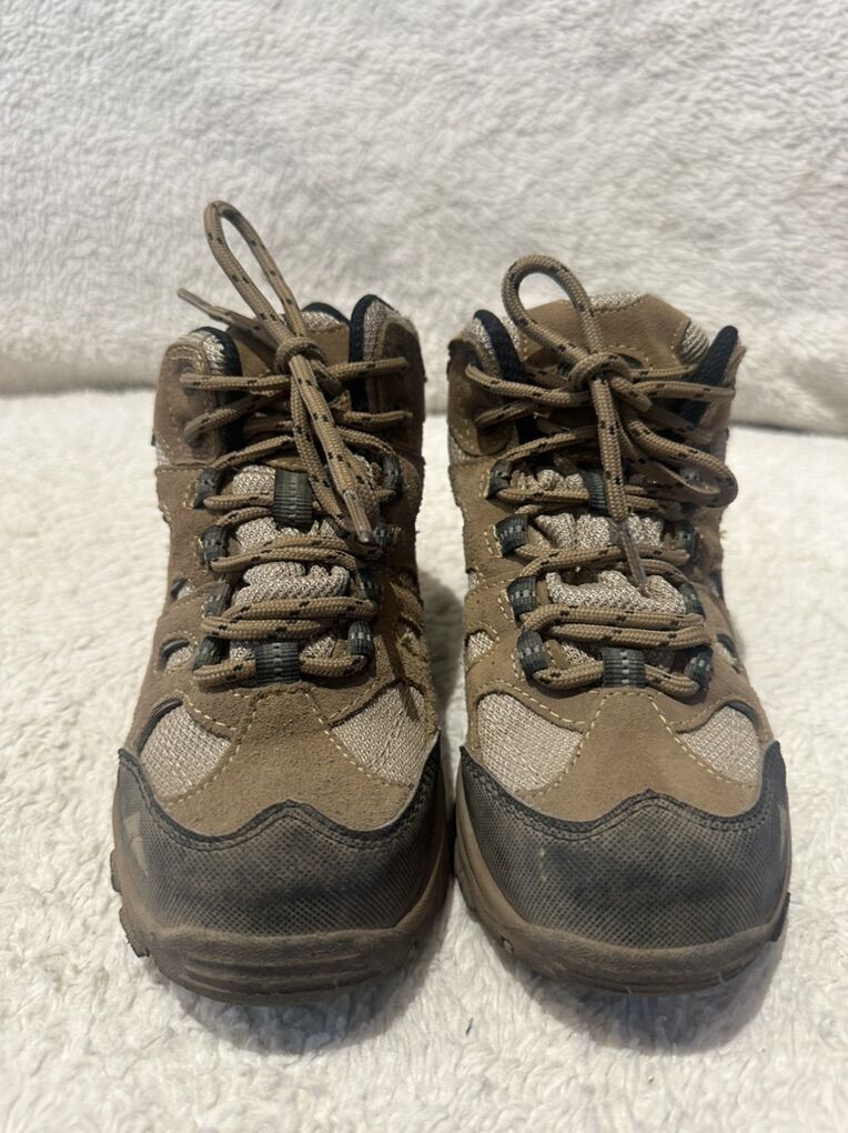 Outland Youth Size 1 Beige Wtrprf Hiking Boots