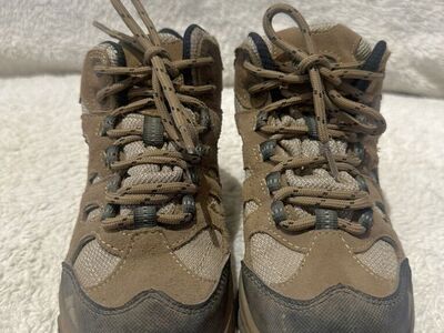 Outland Youth Size 1 Beige Wtrprf Hiking Boots