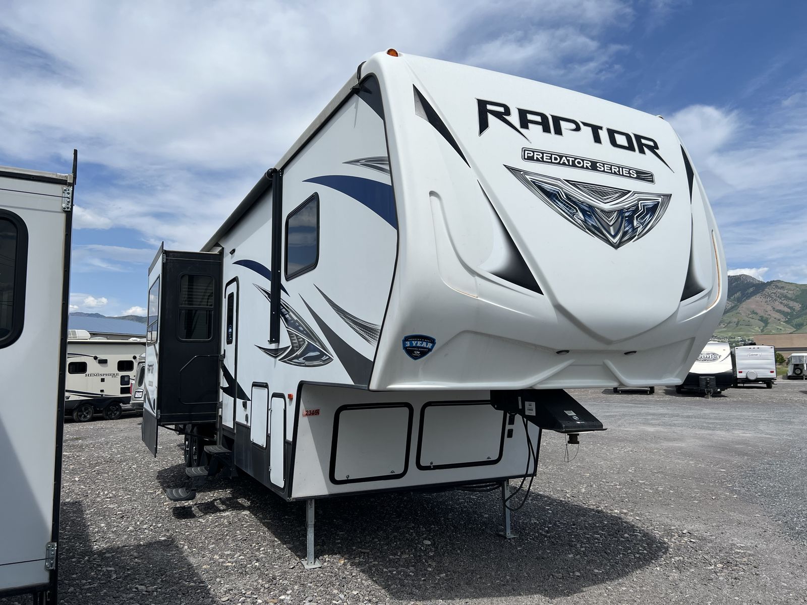2018 KEYSTONE RAPTOR 3513P