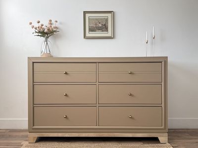 Latte Dresser