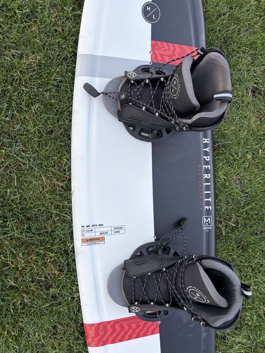 Hyperlite Motive Wakeboard with Remix Bindings - 119 cm - Red/Black/White **NEVER Been Used ***
