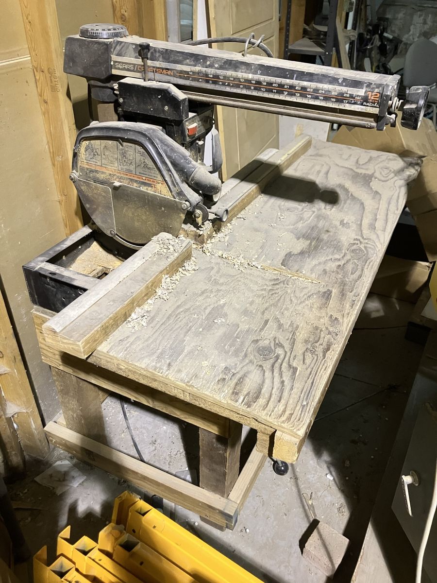 Radial arm saw