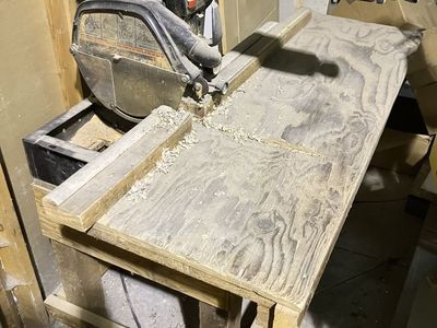 Radial arm saw