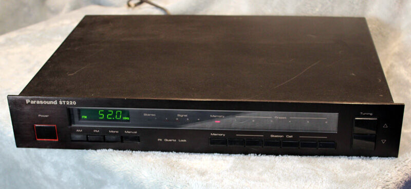Parasound ST-220 Quartz Synthesizer AM/FM Tuner - Vintage (Powers On) Owned by Jim Fosgate