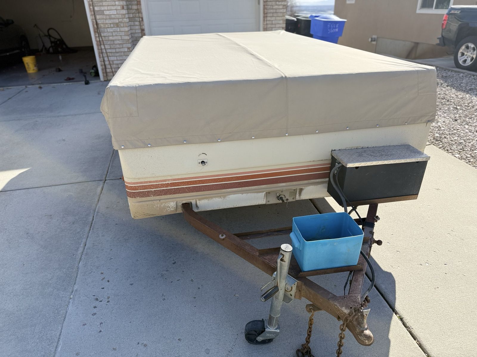 Pop up tent trailer
