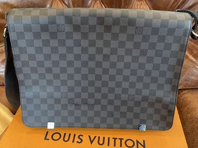 Authentic Louis Vuitton GM Messenger bag