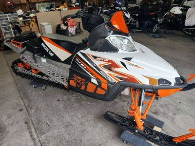 2011 M8 Sno Pro