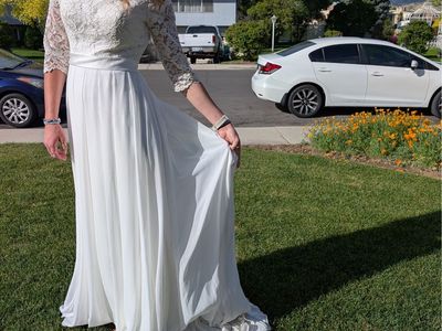 Wedding dress (size 6/8)