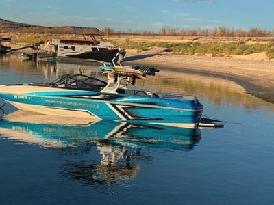 2017 Moomba Mojo (23’) – Ultra Blue - Surf Boat