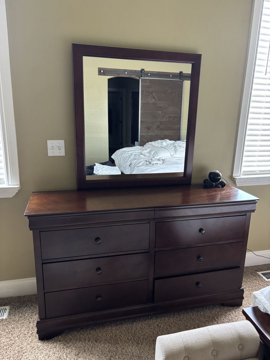 Main image 4