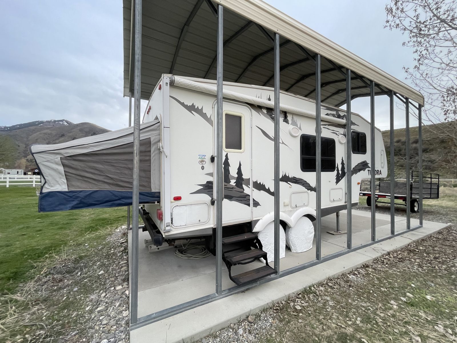 Well-Maintained 19’ Tundra Travel Trailer - Perfect family Camper