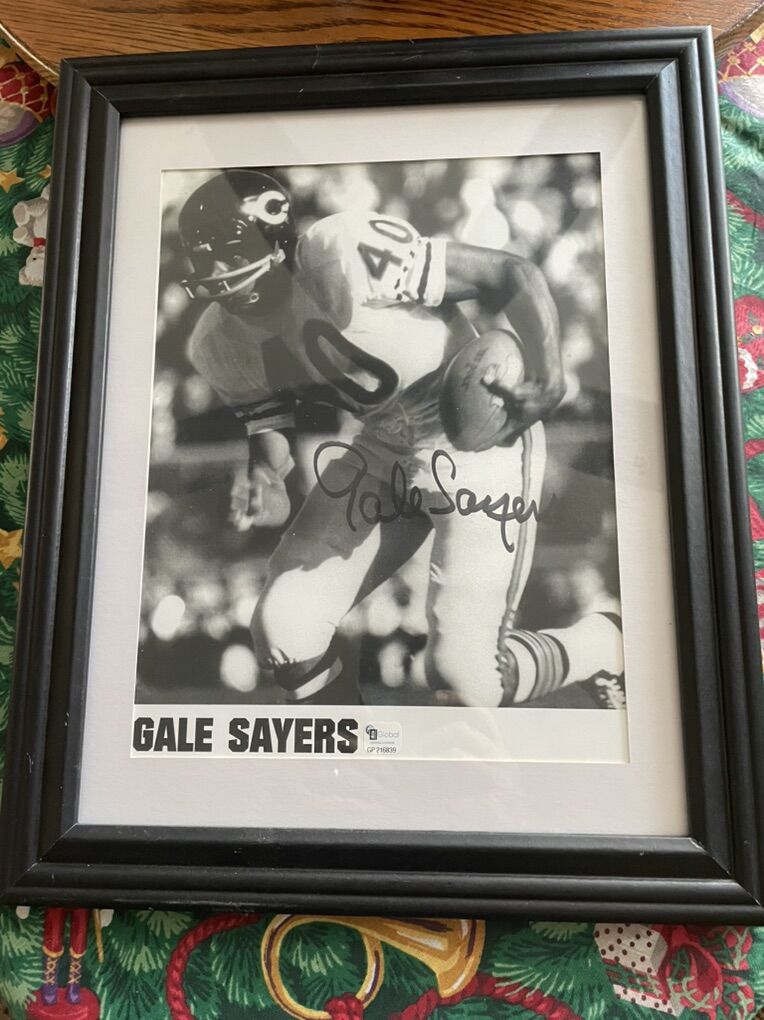 Gale Sayers Autographed Print. Chicago Bears.