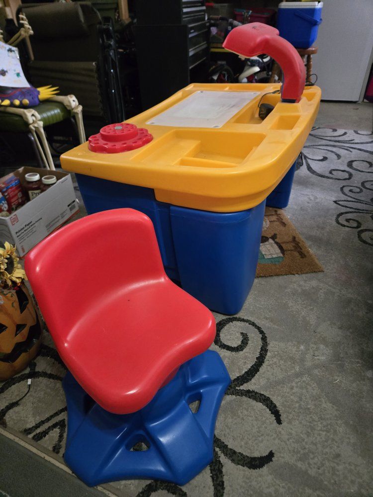 Vintage 90's Little Tykes Children's Art Desk