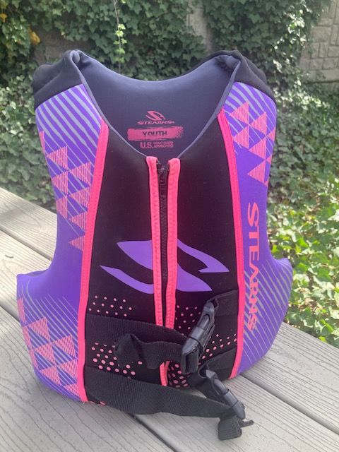 Stearns NEOPRENE LIFE VEST size YOUTH (50-90 lbs.)   $25