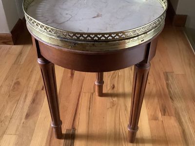 French style bouillotte side table featuring a white marble top framed by an ornate pierced brass gallery with a heart motif