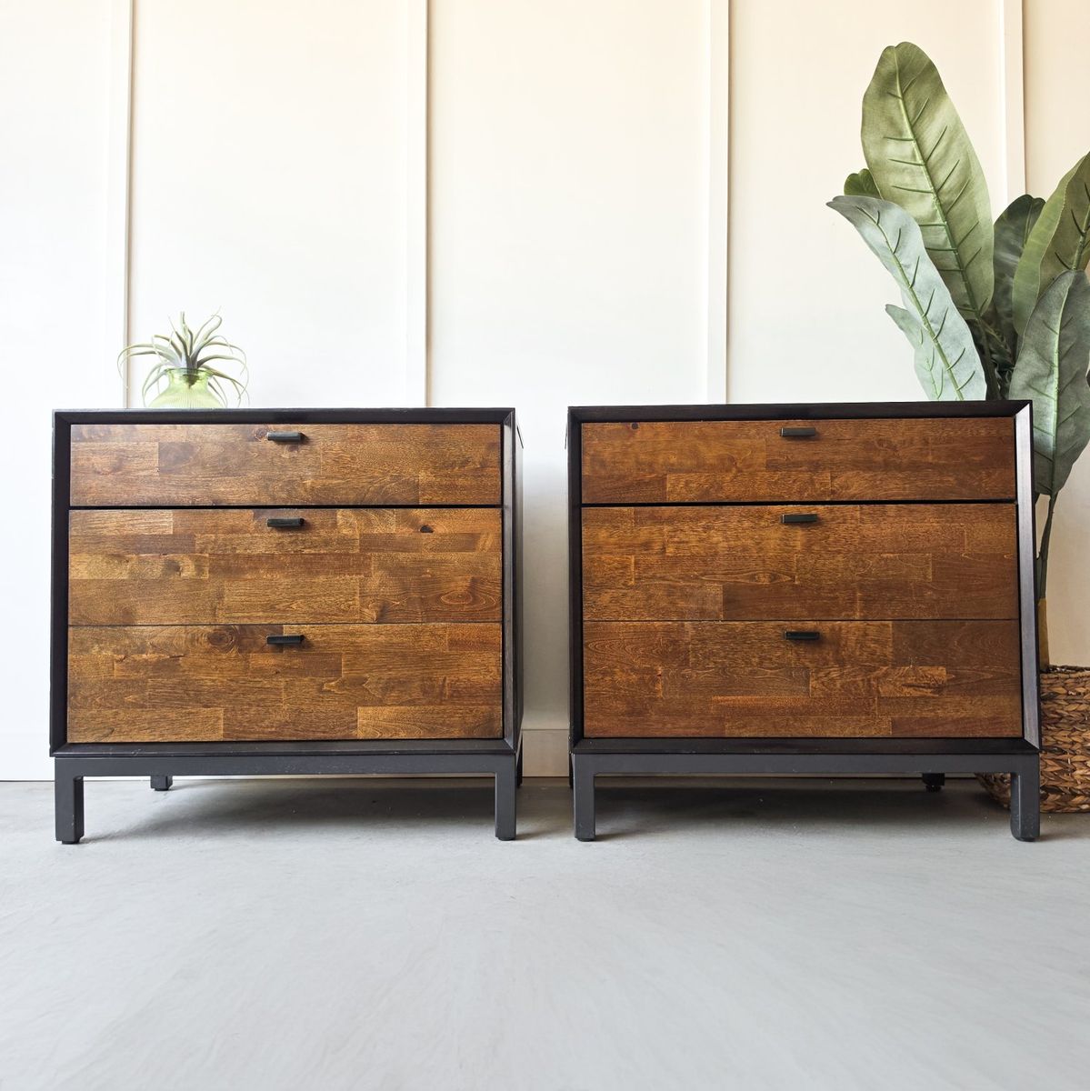 *FREE DELIVERY* Beautiful Modern Nightstands!