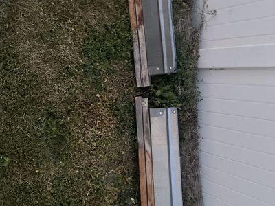2 foldable sawhorses