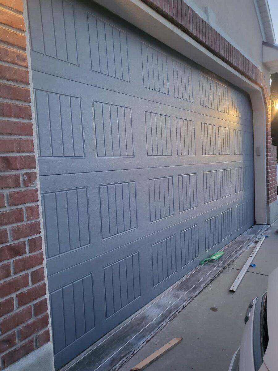 AUTOMATIC OR MANUAL GARAGE DOORS