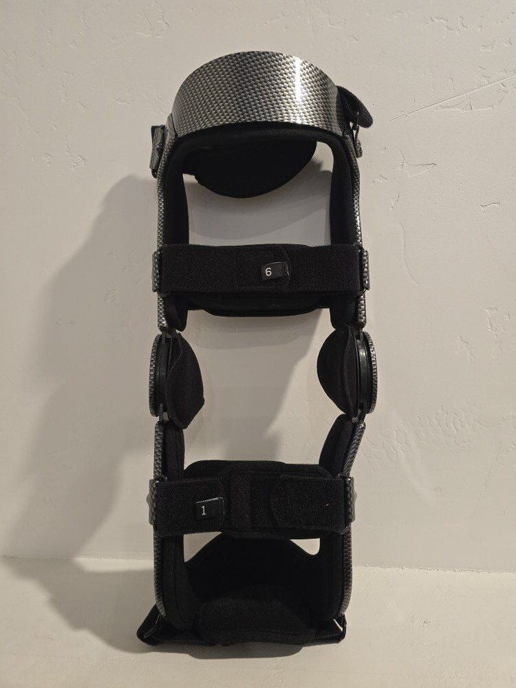 Lightweight Knee Brace Medium Right