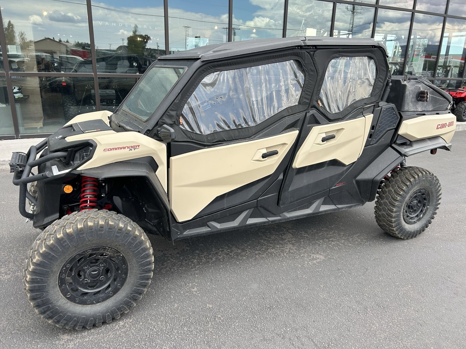 2024 CAN-AM COMMANDER MAX XT 1000R Side-by-Side UTV - Tan/Black, Used Utility Vehicle