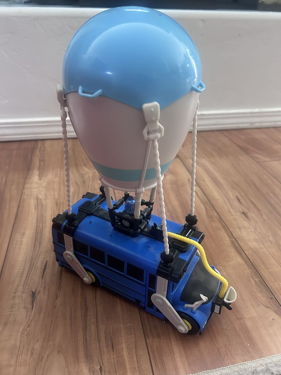 Fortnite Battle Bus w/ Hot Air Balloon