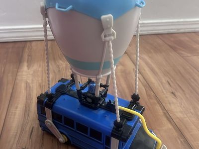 Fortnite Battle Bus w/ Hot Air Balloon