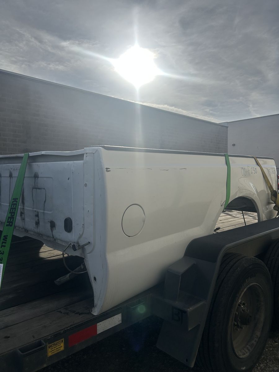 250/350 Ford Truck bed 06