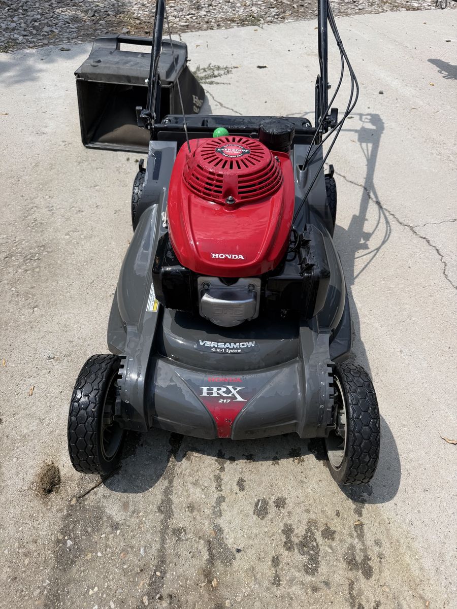 Honda HRX217 Self-Propelled Lawn Mower