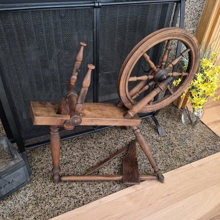 Vintage Wooden Saxony Spinning Wheel - Rustic Home Decor & Craft Tool