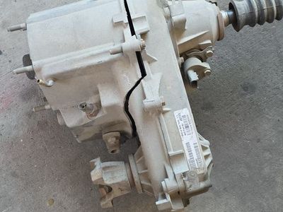 Low Mile Jeep wrangler or liberty NP231J Transfer Case – 32k Miles (Cracked Case / Parts Unit)