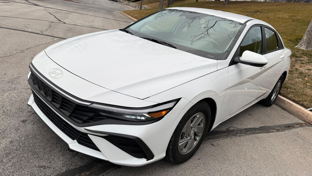 2024 HYUNDAI ELANTRA SE