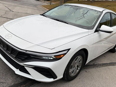 2024 HYUNDAI ELANTRA SE