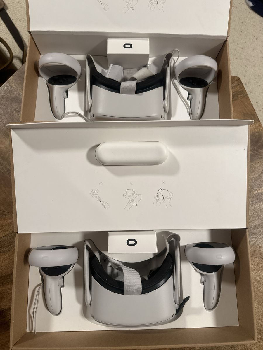 2 Oculus Quest 2 like new