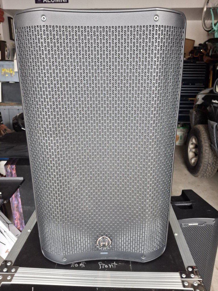 Harbinger V4112 powered PA speaker